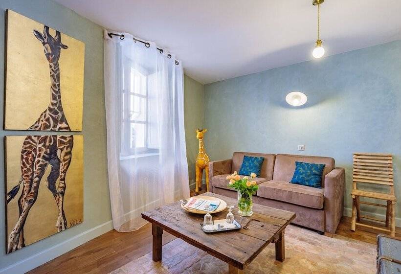 سوییت جونیور, La Suite