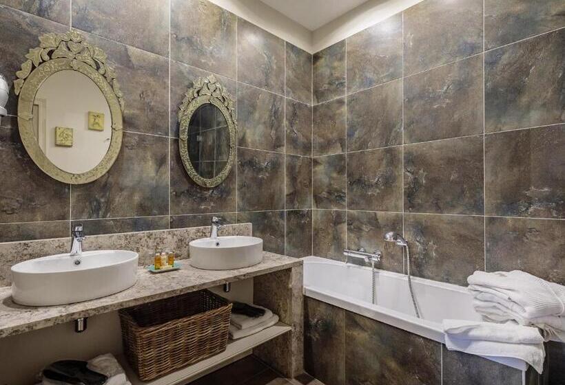 سوییت لوکس, La Suite