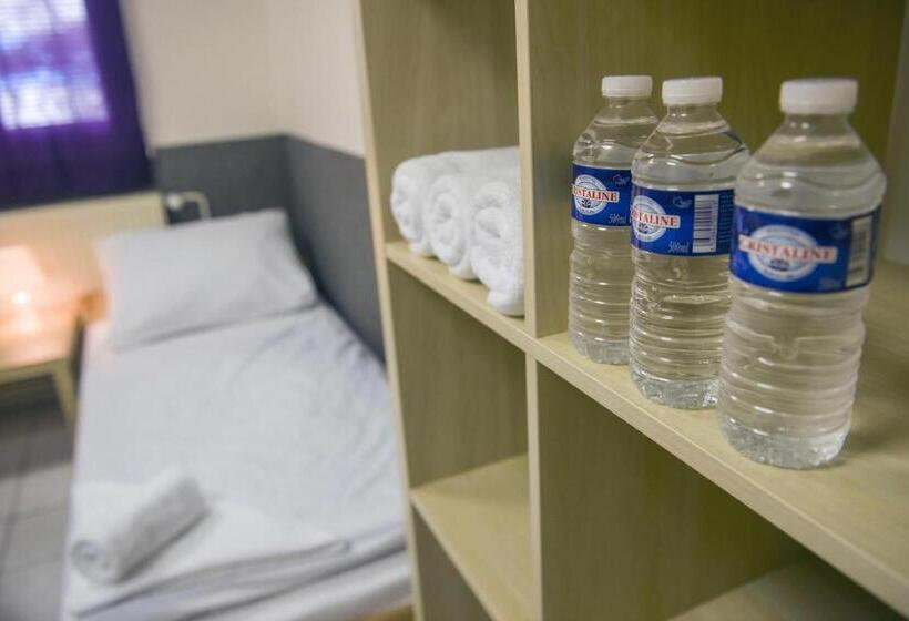 اتاق استاندارد یک تخته با سرویس بهداشتی مشترک, Hostel Seven