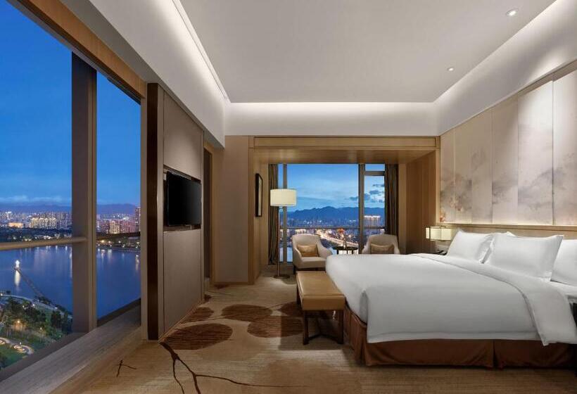 Номер Стандарт с Гостиной, Crowne Plaza Fuzhou Riverside, An Ihg