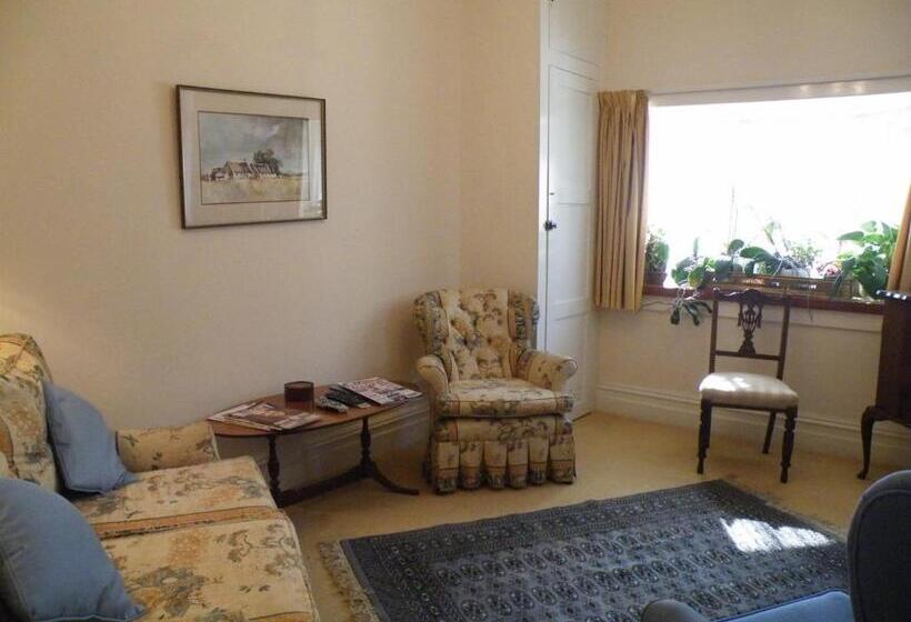سوییت لوکس, Broadlands Gate