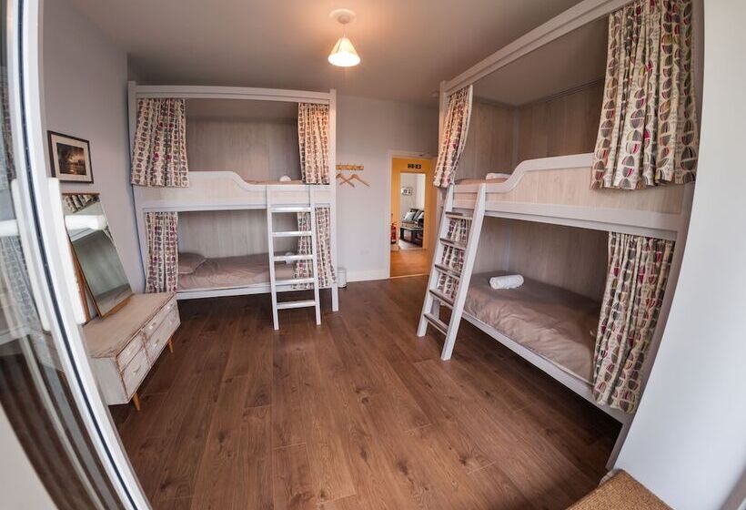 共用房间的床, The Beach House Hostel