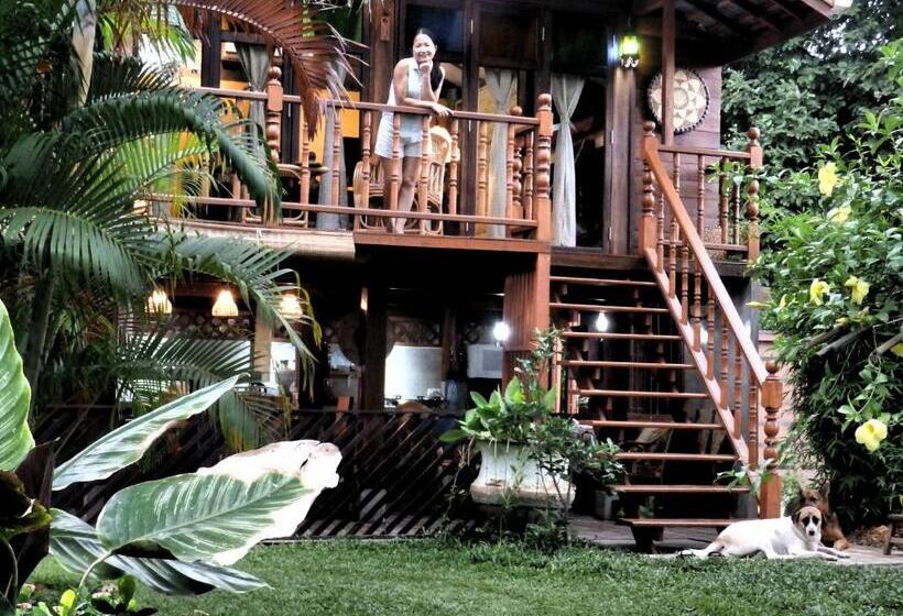 اتاق خانوادگی با چشم‌انداز باغ, Rice Barn And Rooms