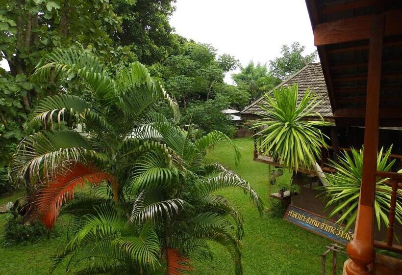 اتاق خانوادگی با چشم‌انداز باغ, Rice Barn And Rooms