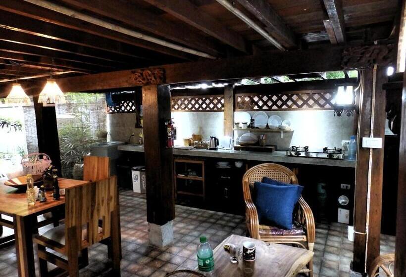 اتاق خانوادگی با چشم‌انداز باغ, Rice Barn And Rooms