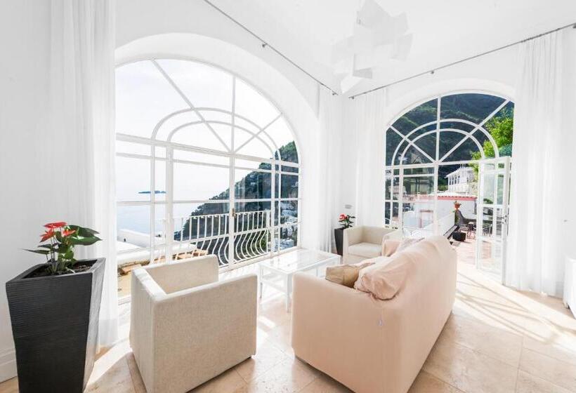 Люкс с Террасой, Villa Magia