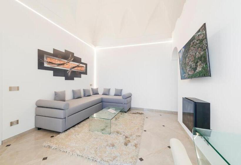 سوییت جونیور با بالکن, Villa Magia
