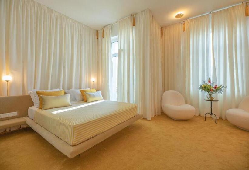Полулюкс, Apollo Palm