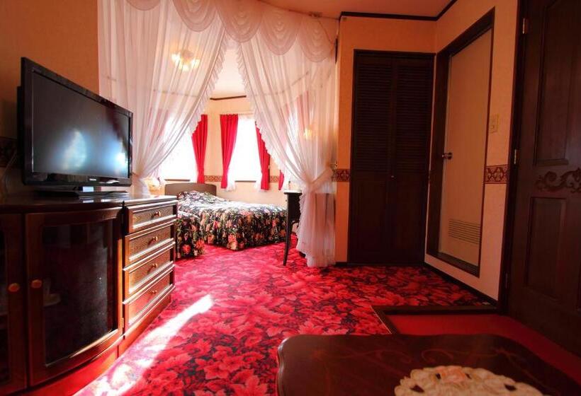 Номер Стандарт, Scotch Court