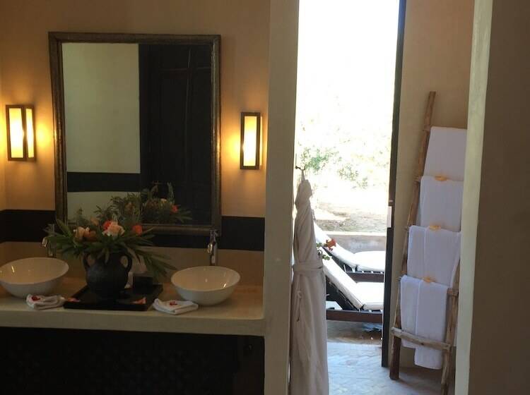 Люкс Повышенной Комфортности, The Capaldi Hotel, Restaurant & Spa