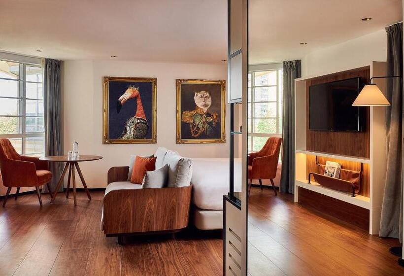 Полулюкс, The Level At Melia White House