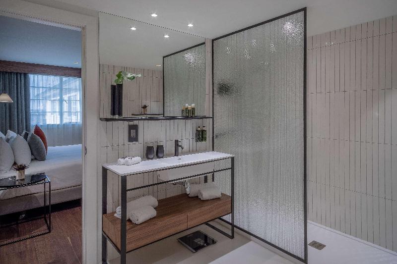 Люкс, The Level At Melia White House