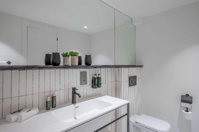 Люкс, The Level At Melia White House