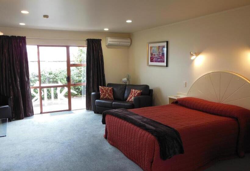 Студия Superior, Valdez Motor Lodge