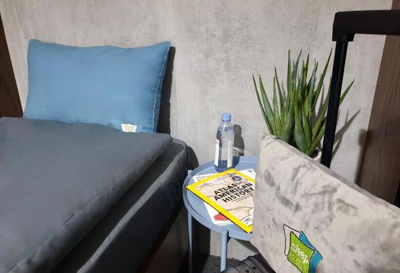 اتاق استاندارد یک نفره, Sleep  N Fly Sleep Lounge, D Gates Terminal 1   Transit Only