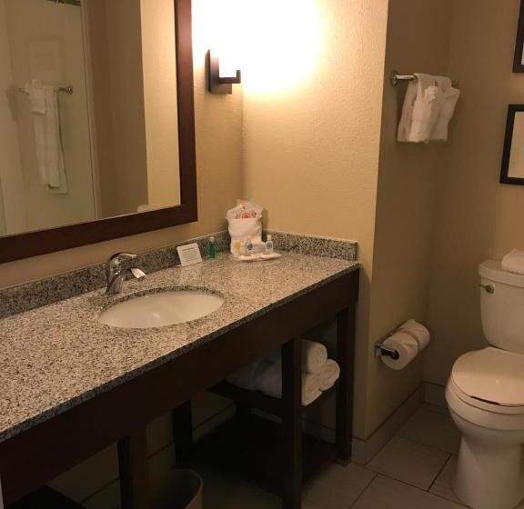 Люкс, Comfort Suites   Dodge City