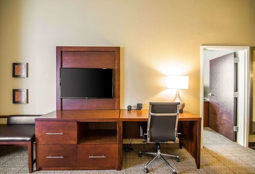 Люкс, Comfort Suites   Dodge City