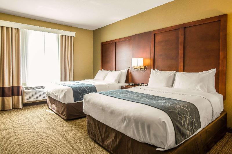 Люкс, Comfort Suites   Dodge City