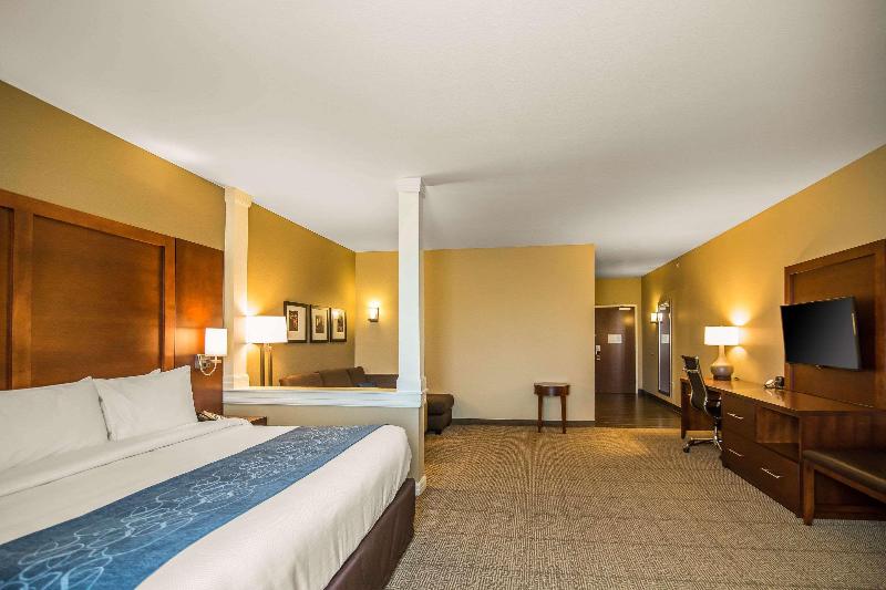 Люкс, Comfort Suites   Dodge City