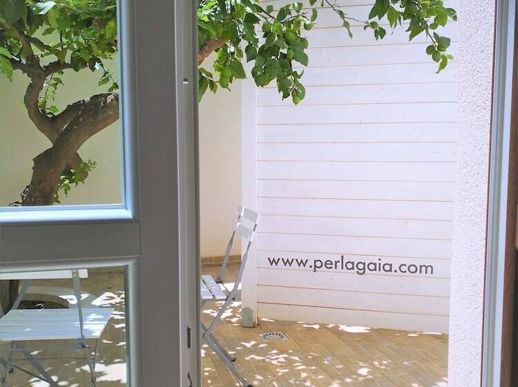 标准间内部标间, Perla Gaia