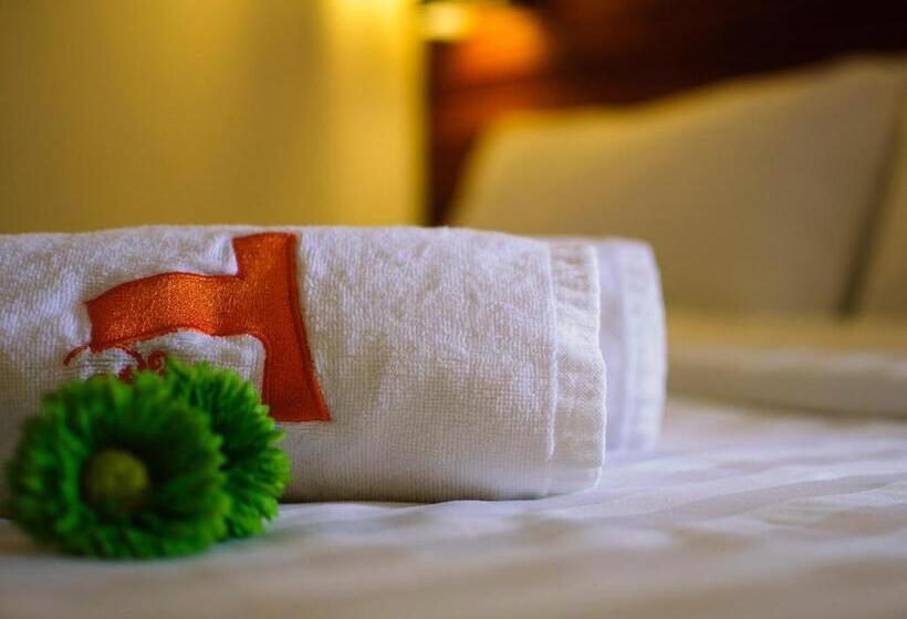 디럭스 패밀리 룸, T Hotel Tandop