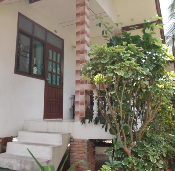 بنگله خانوادگی, Palm Point Village