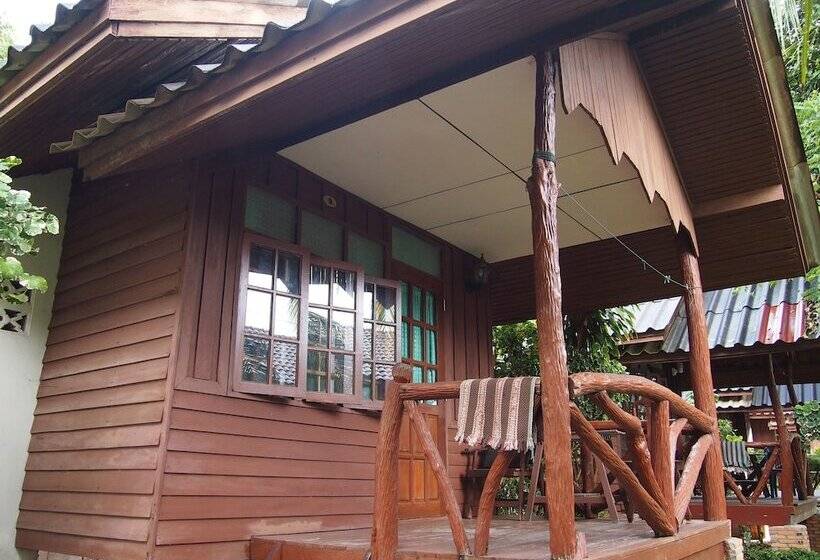 بانگلوی استاندارد, Palm Point Village
