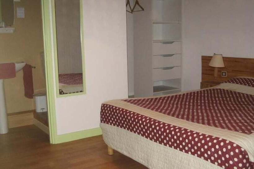 Номер Стандарт, Hôtel Du Bourg
