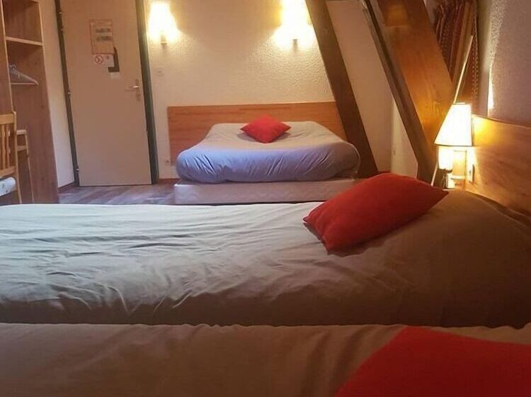 Четырехместный Номер Стандарт, Hôtel Du Bourg