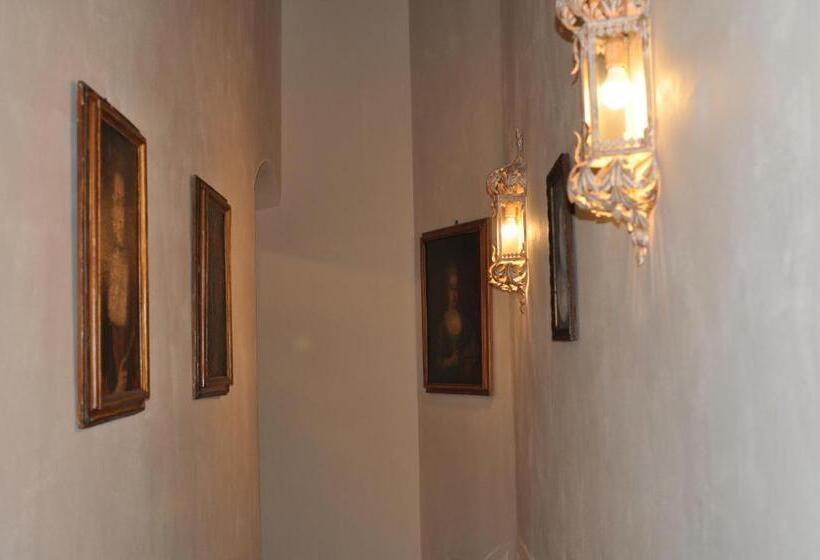 Полулюкс, Palazzo Pacini