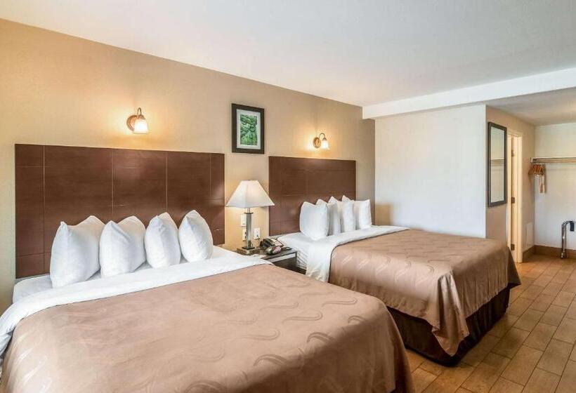 Номер Стандарт с Балконом, Quality Inn & Suites Near Downtown Bakersfield