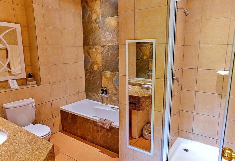 اتاق لوکس با تخت بزرگ, Sanbonani Resort Hotel And Spa