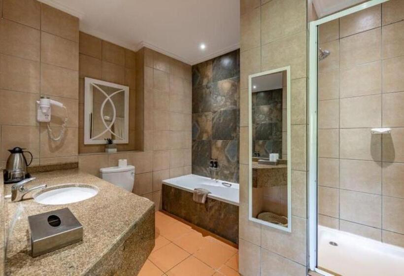 اتاق لوکس با تخت بزرگ, Sanbonani Resort Hotel And Spa