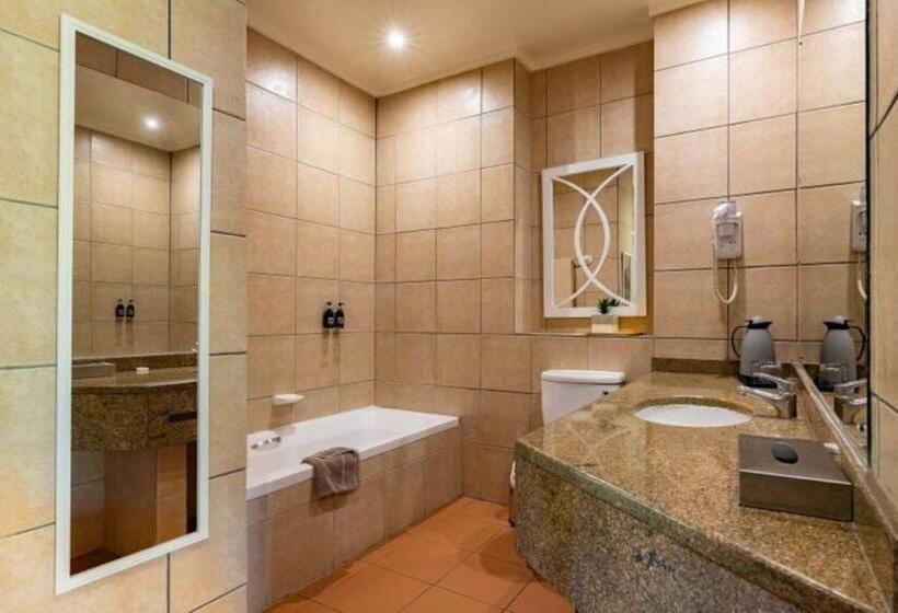 اتاق لوکس با تخت بزرگ, Sanbonani Resort Hotel And Spa