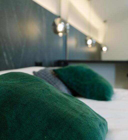 اتاق لوکس با بالکن و چشم‌انداز دریا, Boutique Suites Joyce Medulin