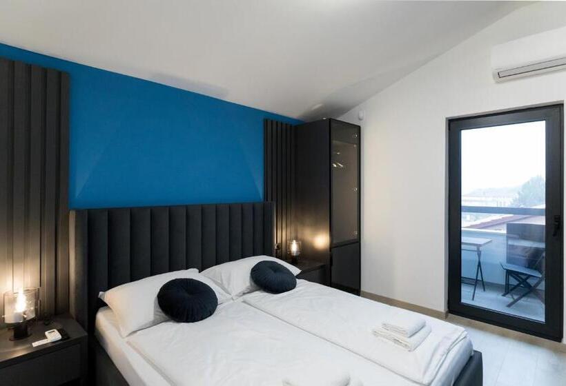 اتاق لوکس با بالکن و چشم‌انداز دریا, Boutique Suites Joyce Medulin