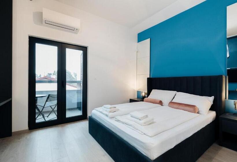 اتاق لوکس با بالکن و چشم‌انداز دریا, Boutique Suites Joyce Medulin