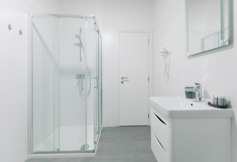 اتاق لوکس با بالکن و چشم‌انداز دریا, Boutique Suites Joyce Medulin