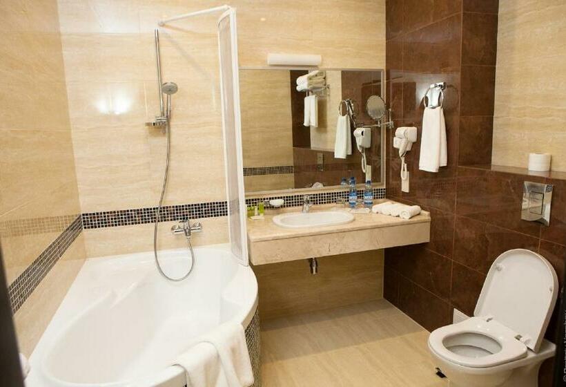 اتاق لوکس با تخت بزرگ, Kiroff