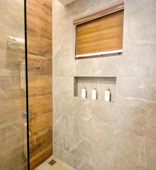 سوییت خانوادگی, Kaaya Resort North Boracay