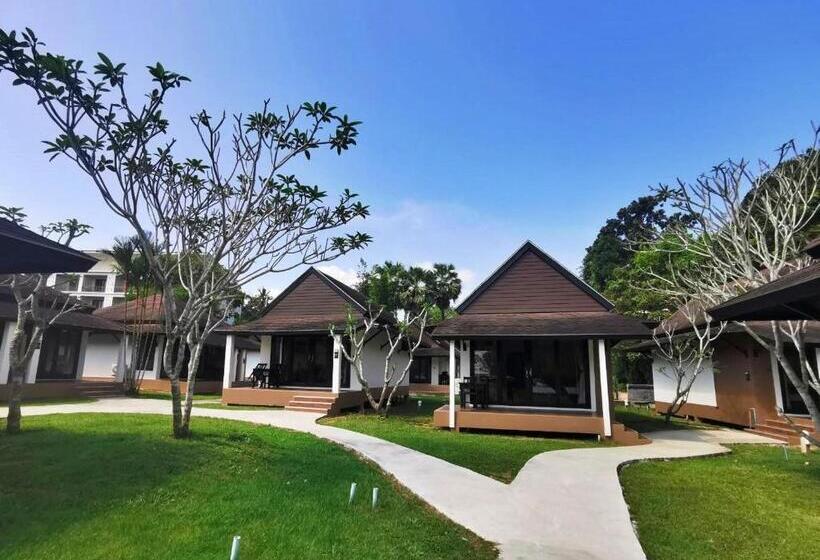 بانگلوی استاندارد, Nana Beach Hotel & Resort