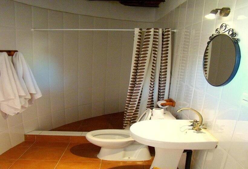 اتاق استاندارد سه نفره, Le Petit Quartier   Chez Amanthia
