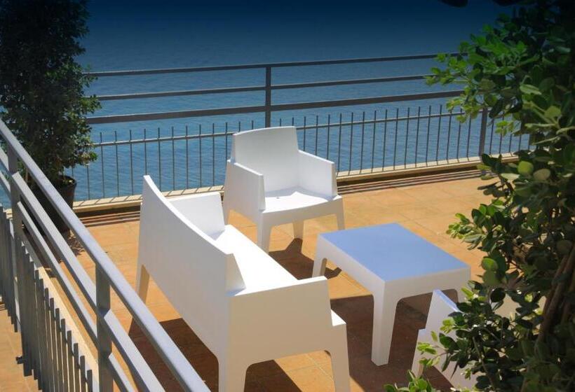 سوییت با چشم‌انداز دریا, Blue Bay