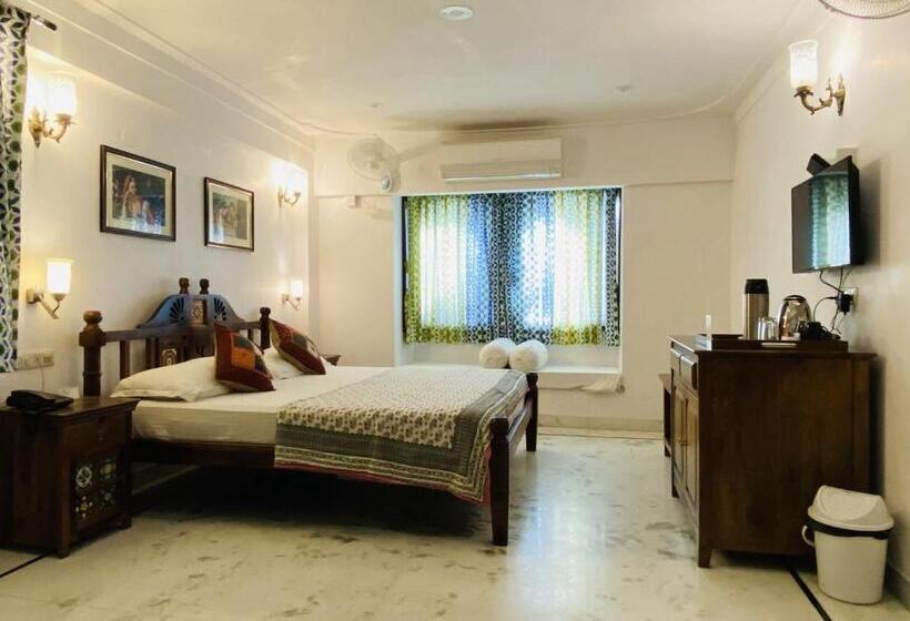 Quarto Deluxe, Kotra Haveli A Boutique Hotel By Lake Pichola