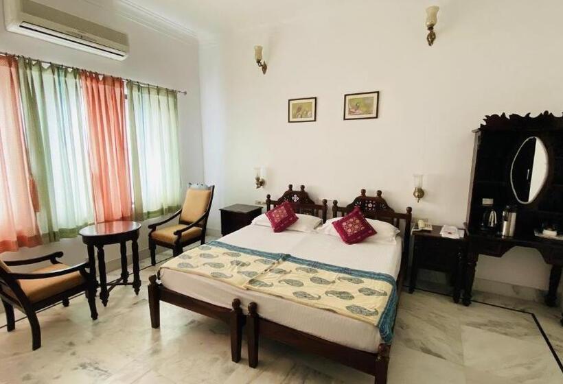 Quarto Deluxe, Kotra Haveli A Boutique Hotel By Lake Pichola
