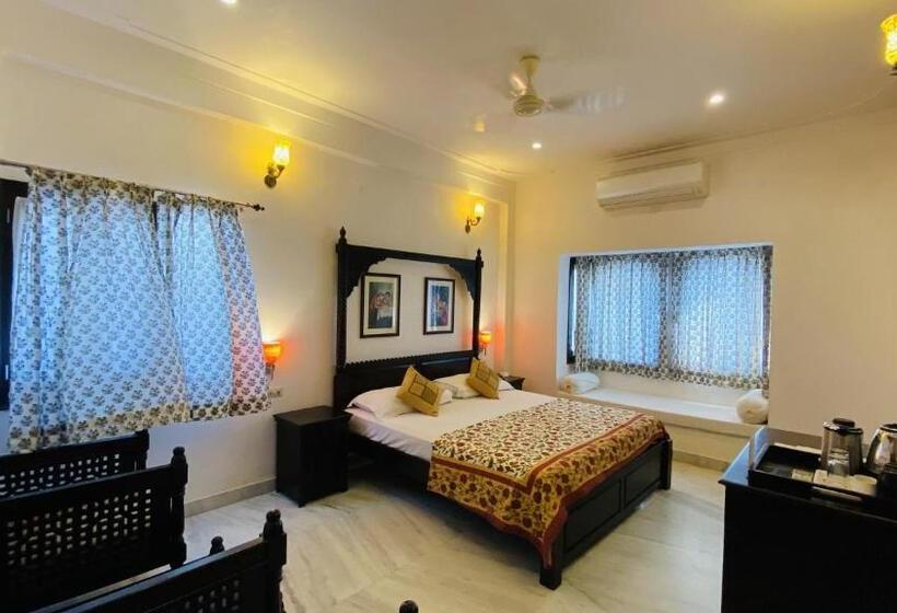Quarto Deluxe, Kotra Haveli A Boutique Hotel By Lake Pichola
