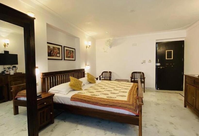 Quarto Deluxe, Kotra Haveli A Boutique Hotel By Lake Pichola