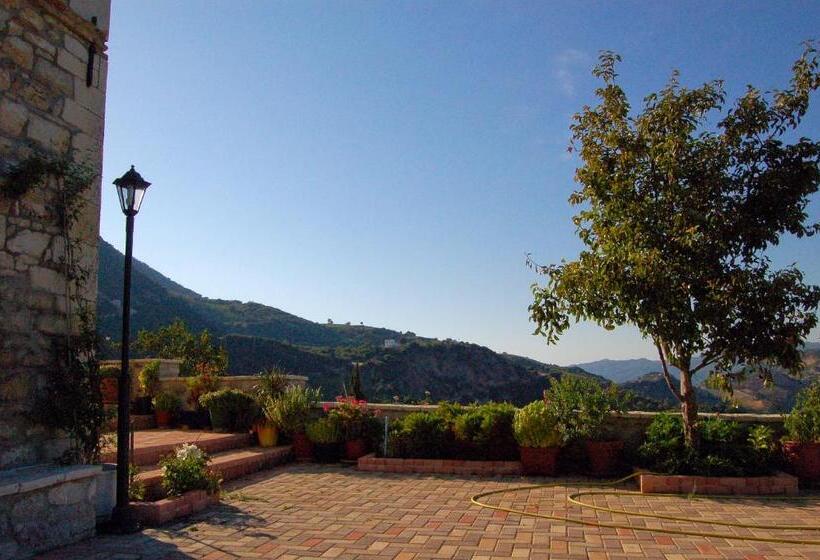 Люкс, Gerofotis Traditional Guesthouse Est 1892   Close To Aigio, Akoli, Selianitika