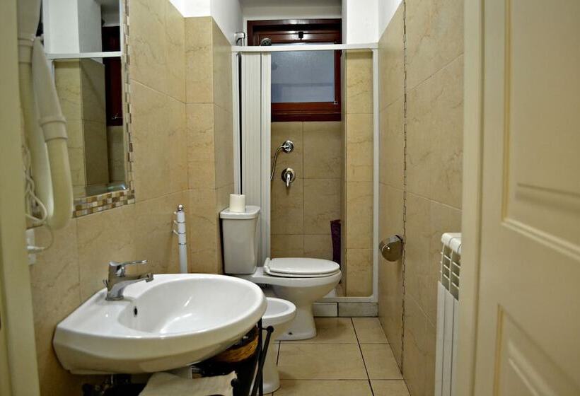 اتاق استاندارد سه نفره, Acquaplanet