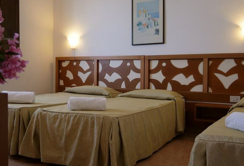 Номер Стандарт Трехместный, Club Esse Gallura